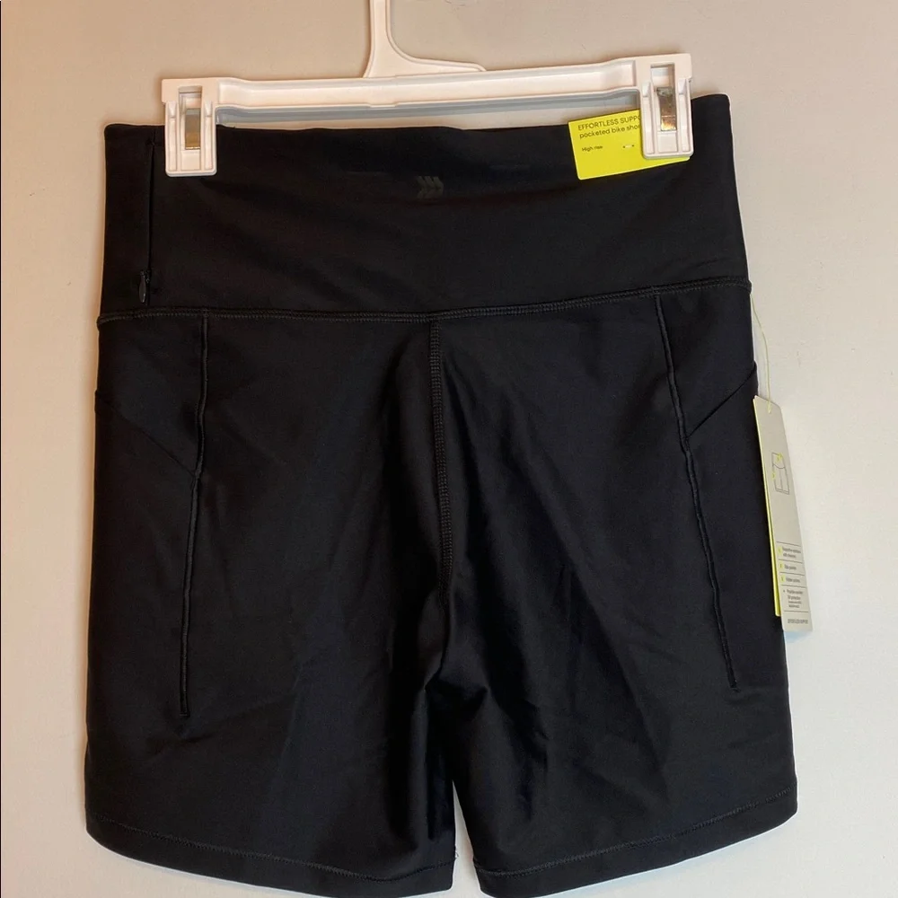 All in Motion Women's Effortless Support Pocketed Bike Shorts Sz M NWT - Picture 3 of 8